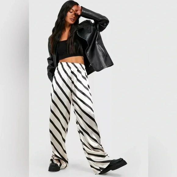 Boohoo Wide Leg White/Black Striped Silky Trousers, size US 10. - Picture 1 of 7